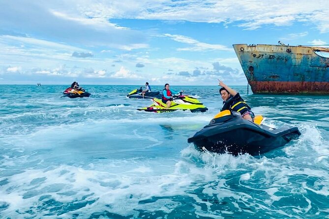 FAMOUS SHIPWRECK, Tiki Bar & Iguana Island Private Jet Ski Tour - Half Moon Bay: iguanas, docile nature moments, and photo time