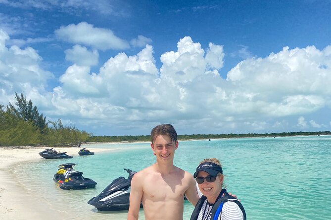 Ghost Shipwreck and Noah’s Ark Tiki Bar Guided Tour - Stop 2: Noah’s Ark Beach Club TCI for live music and easy bites