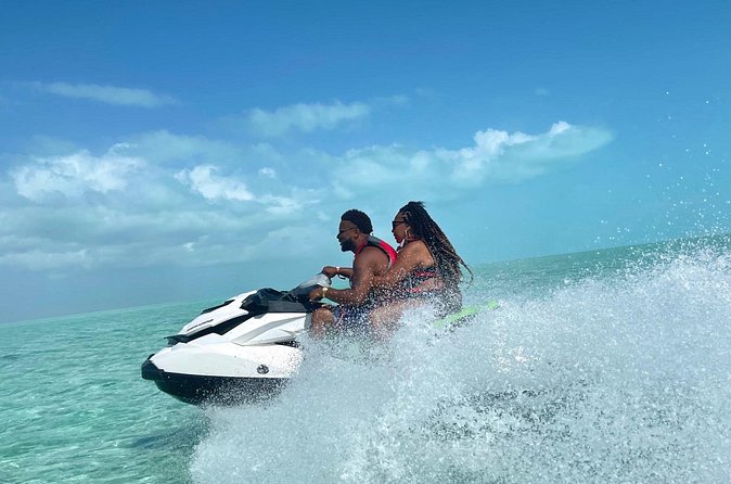 Island Hopper Adventure in Providenciales - La Famille Express shipwreck: the iconic 30-minute stop