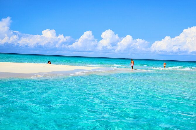 Private Boat Tour with Snorkeling, Island Hopping, and Noahs Ark - The 4-hour flow: Long Bay, Noah’s Ark, and Grace Bay