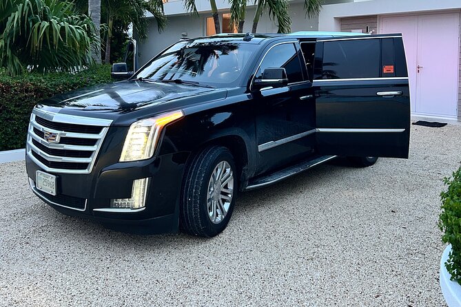 Private Luxury Airport Transportation RoundTrip - A Short Ride That Starts the Trip Right
