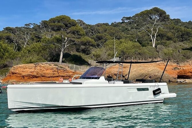 Private Morning Tour Fjord 38 Ben - Half Moon Bay on foot: shallow water and possible iguana sightings