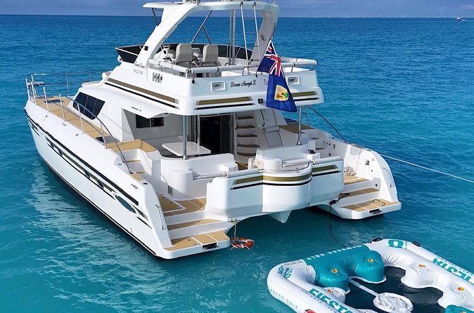 Turks and Caicos Full-Day Luxury Private Yacht Charter - Drinks and the mood: how the open bar changes the day