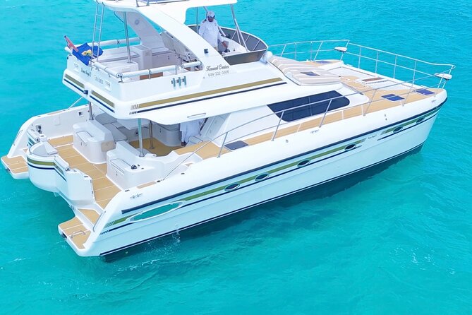 Turks and Caicos Half-Day Luxury Private Yacht Charter - Lunch and Complimentary Drinks: The Food Is Part of the Experience